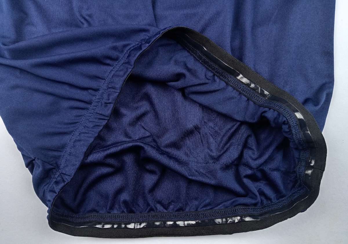 เสื้อ​จักรยาน​ BIKEWA <br /><br />- สีกรม<br />- made​ in​ China​<br />- Size​ M <br />- วัดอก​ 19 นิ้ว​ วัดยืดสุด​ 22​ นิ้ว​ ( รอบอก​ 38-43 นิ้ว ​)​ ยาว​ 26.5 นิ้ว​ <br />- ผ้า​ 100% Polyester, ผ้าดี<br />- ซิป​ 2/3​​,  กระเป๋าหลัง​ 3​ ช่อง​ 1​ ซิปบน<br />- มือสอง​ สะอาด​ สภาพ​ดี​ ไม่ขาด​ไม่รู​ พร้อม​ใช้งาน​<br /><br /># มี​เพียง​ 1​ ตัว​<br /><br />ขาย​ 390​ บาท​ <br />ส่งลงทะเบียน​ +40 บาท<br />ส่งอีเอ็มเอส​ +60​ บาท<br /><br />* พื้นที่​พิเศษ​ 3​ ​จังหวัด​ภาคใต้​ (​พื้นที่​เสี่ยงภัย)​ +20 บาท<br /><br />........... <br /><br />ไม่มี​บริการ​เก็บเงิน​ปลายทาง​<br /><br />ส่งไปรษณีย์​ส่ง​ทั่ว​ไทย​<br /><br />ขอบคุณ​ครับ