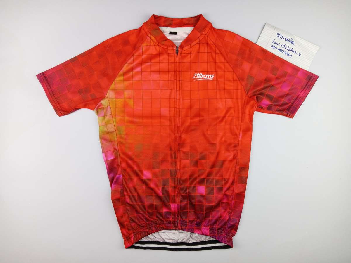 เสื้อ​จักรยาน​ 21Grams<br /><br />- made​ in​ China​<br />- Size​ M <br />- วัดอก​ 18.5 นิ้ว​ วัดยืดสุด​ 21.5 นิ้ว​ ( รอบอก​ 37-42 นิ้ว ​)​ ยาว​ 23 นิ้ว​ <br />- ผ้า​ 100% Polyester  <br />- ซิป​เต็ม​ กระเป๋าหลัง​ 3​ ช่อง​ <br />- มือสอง​ สะอาด​ สภาพ​ดี​ ไม่ขาด​ไม่รู​ พร้อม​ใช้งาน​<br /><br /># มี​เพียง​ 1​ ตัว​<br /><br />ขาย​ 270​ บาท​ <br />ส่งลงทะเบียน​ +40 บาท<br />ส่งอีเอ็มเอส​ +60​ บาท<br /><br />* พื้นที่​พิเศษ​ 3​ ​จังหวัด​ภาคใต้​ (​พื้นที่​เสี่ยงภัย)​ +20 บาท<br /><br />........... <br /><br />ไม่มี​บริการ​เก็บเงิน​ปลายทาง​<br /><br />ส่งไปรษณีย์​ส่ง​ทั่ว​ไทย​<br /><br />ขอบคุณ​ครับ