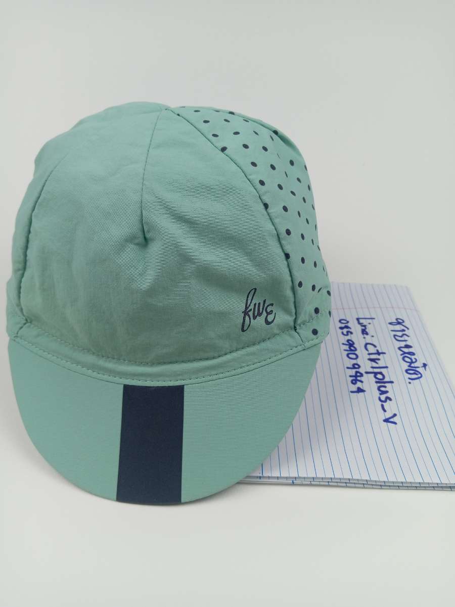 หมวกแก๊ป​จักรยาน​ FWE Fred แท้​<br /><br />- งานดี​ ดูพรีเมี่ยม​<br />- made​ in​ China<br />- FreeSize​<br />- ผ้า​ 100% Nylon​<br />- ของมือสอง​ ( เหมือนใหม่​เก็บไว้)​ สะอาด​ สภาพดี​พร้อม​ใช้งาน<br /><br /># มี​เพียง​ 1​ ใบ<br /><br />ขาย​ 470​ บาท<br />ส่งลงทะเบียน​ +40​ บาท<br />ส่งอีเอ็มเอส​ + 60​ บาท<br /><br />* พื้นที่​พิเศษ​ 3​ จังหวัด​ภาคใต้​ (พื้นที่​เสี่ยงภัย)​ +20 บาท<br />_________<br /><br />ไม่มี​บริการ​เก็บเงิน​ปลายทาง<br /><br />ส่ง​ไปรษณีย์​ ส่งทั่ว​ไทย<br /><br />ขอบคุณ​ครับ