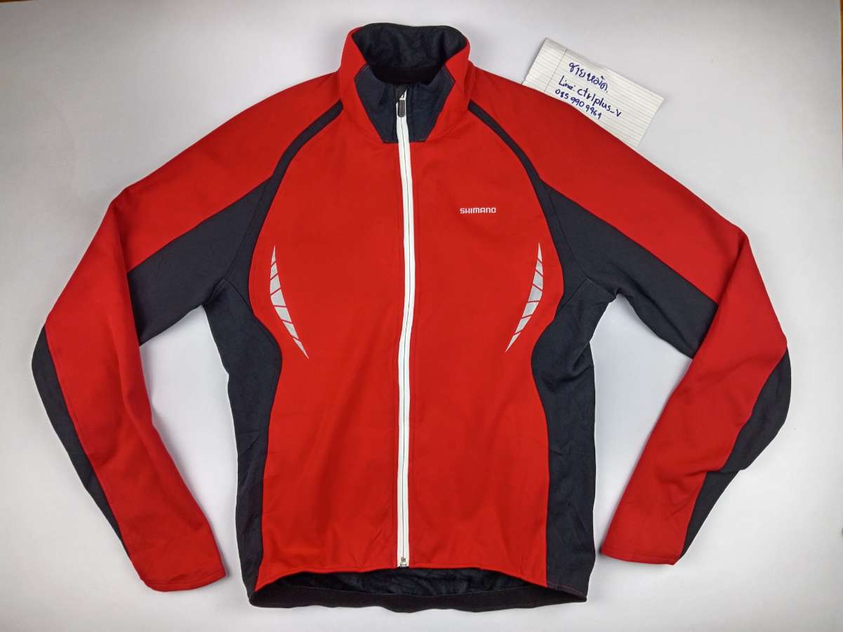 เสื้อ​แจ็คเก็ต​จักรยาน​ Shimano​ แท้<br /><br />- แดงดำ<br />- made​ in​ China<br /><br />- Size​ M<br />- ระบุ​ # รอบอก​ (Chest​)​ : 94-97 cm​ (37.008-38.189)​ <br /># ส่วนสูง​ (Height)​ : 172-178 cm.​<br /># รอบเอว​ (Waist)​ : 82-86 cm. (32.28-33.86)<br /><br />- ผ้านุ่มดีไม่หนาไมาบางไม่หนัก <br />- ซิป​เต็ม​ กระเป๋าหลัง​ 3​ ช่อง​<br />- มือสอง​ สะอาด​ สภาพดี​ ไม่ขาดไม่บางไม่รู​ พร้อม​ใช้งาน​<br /><br /># มี​เพียง​ 1​ ตัว​<br /><br />ขาย​ 570 บาท<br />ส่งลงทะเบียน​ +50 บาท<br />ส่งอีเอ็มเอส​ +70​ บาท<br /><br />* พื้นที่​พิเศษ​ 3​ ​จังหวัด​ภาคใต้​ (​พื้นที่​เสี่ยงภัย)​ +20 บาท<br /><br />........... <br /><br />ไม่มี​บริการ​เก็บเงิน​ปลายทาง​<br /><br />ส่งไปรษณีย์​ส่ง​ทั่ว​ไทย​<br /><br />ขอบคุณ​ครับ
