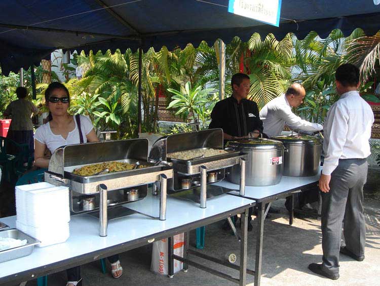 ขอขอบคุณอาหารมื้อเที่ยงที่วัดป่าพร้าวนอก<br />ขอบคุณครับ