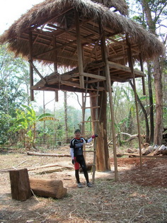 ท่าน ยศ จาก MTB เฝ้าโฮงเซิงให้ชาวชนเผ่า