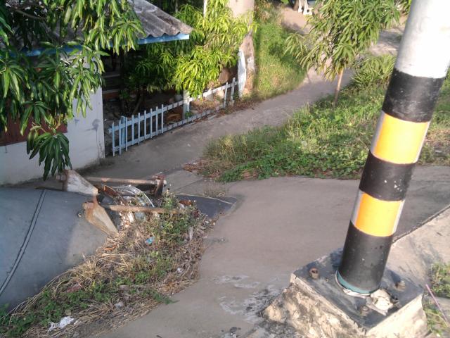 เลี้ยวซ้ายลงมาข้างล่างเตรียมเข้าสะพานปูน