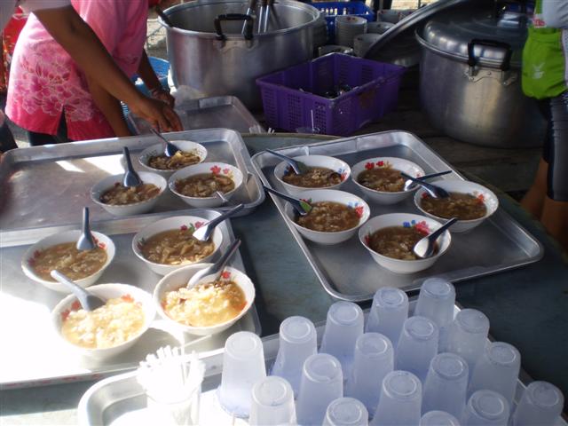 ยุทธหัตถีร่วมปลูกป่า อบต.หนองสาหร่าย 061 (Small).jpg