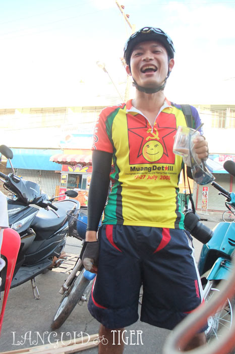 ทิวากร มันกล้าหัวเราะเพราะอย่าหลอ(ไม่ใช่หล่อ)เหมือนกับเราก็แล้วกัน 555