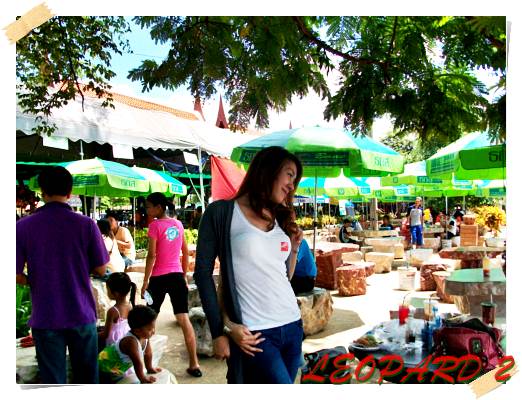 น้องท่านนี้สวยน่ารักดีเลยแอบถ่ายมาให้ชมนะยะ