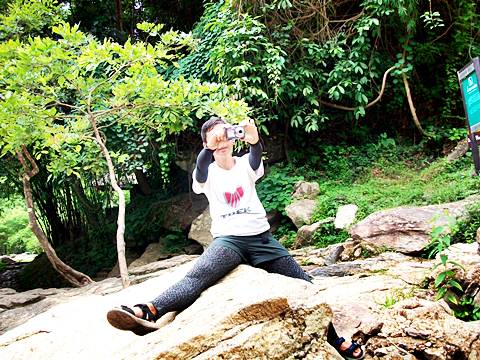 คงกำลังจะเดินและก็จะถ่ายภาพ มั๊ง