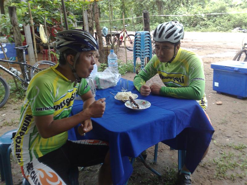 กินไปปรึกษาหาทางกันไป