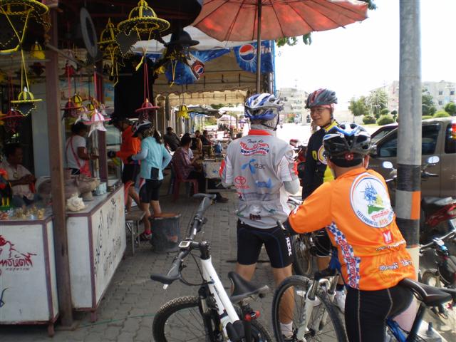 ยุทธหัตถีกับวันแม่ 12สค53 042 (Small).jpg
