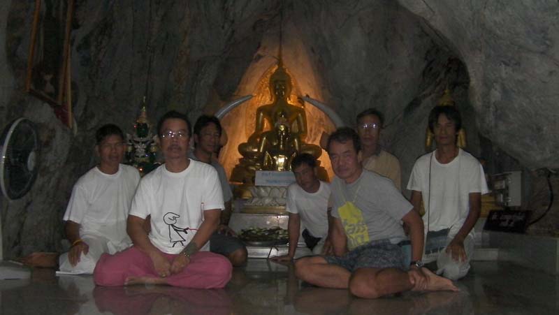 หลวงพ่อบัวขาว1.jpg