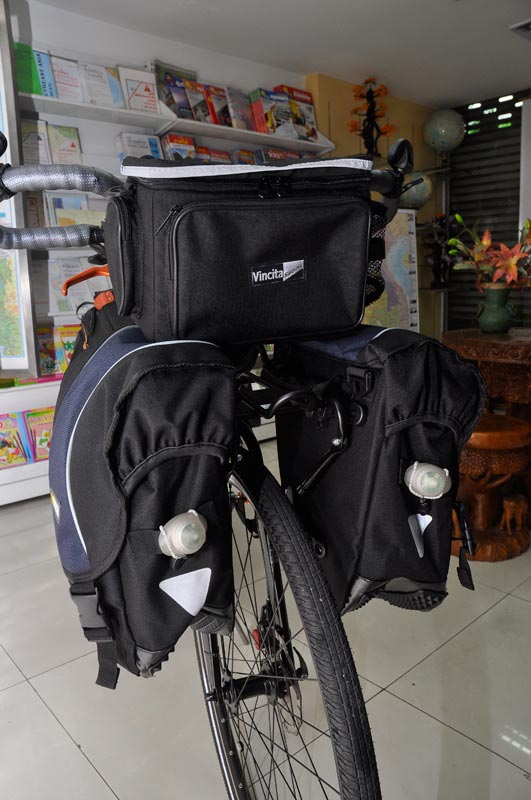 Vincita-front-bags-01.jpg