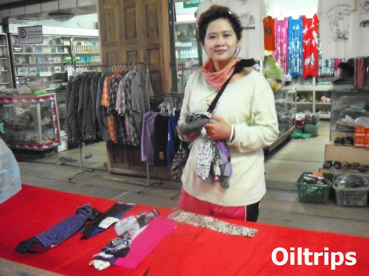 กำลังซื้อถุงแขนราคาถูกแค่ 20 บาท