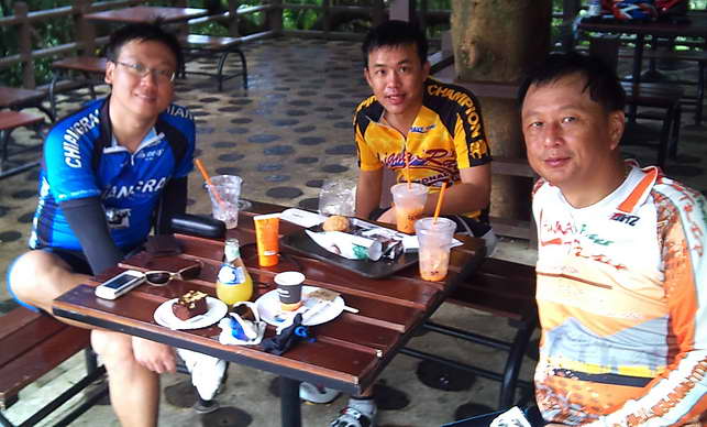 ชาอร่อย กาแฟเยี่ยม เค็กเนียน