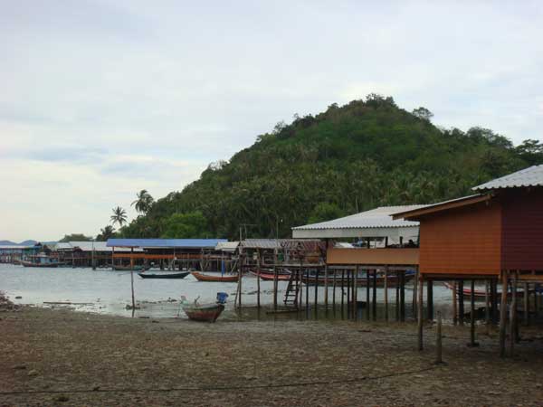 บรรยากาศ โฮมสเตย์บนเกาะพิทักษ์