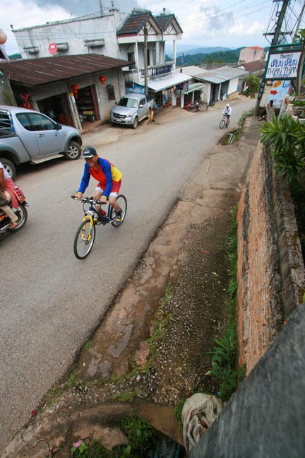 เนินสุดท้ายแล้ว ก่อนถึงร้านก๋วยเตี่ยวยูนาน
