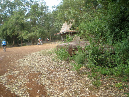 ถึงศาลาฃะที