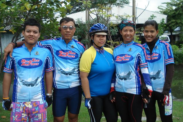 5 คนครับ