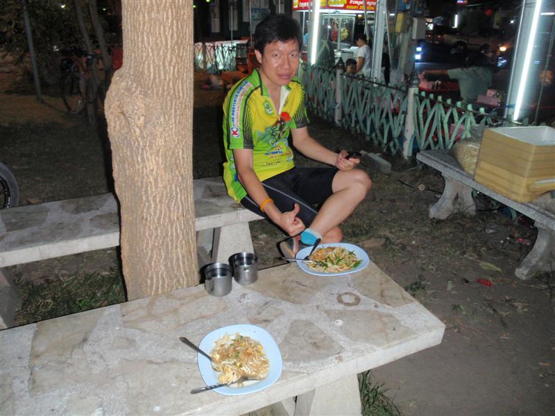 ผัดไทบ้านบึงเจ้าประจำ