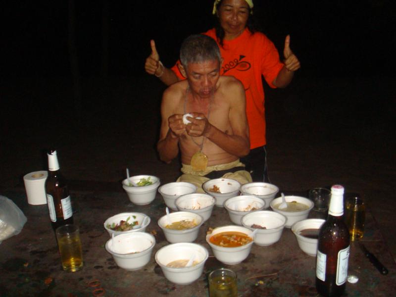 เอ้ย!!! ถ้วยทำไมเยอะจังหว่า (สงสัยจะเมา)