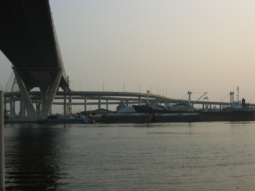 สะพานวงแหวนอยู่บนหัว เป้าหมายอยู่ข้างหน้านี่เอง