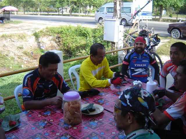 ร่วมรบประทานอาหารก่อนกลับ