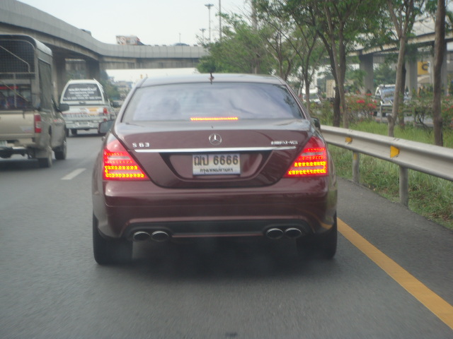 รถสองคันนี้ไม่ได้มาด้วยกัน