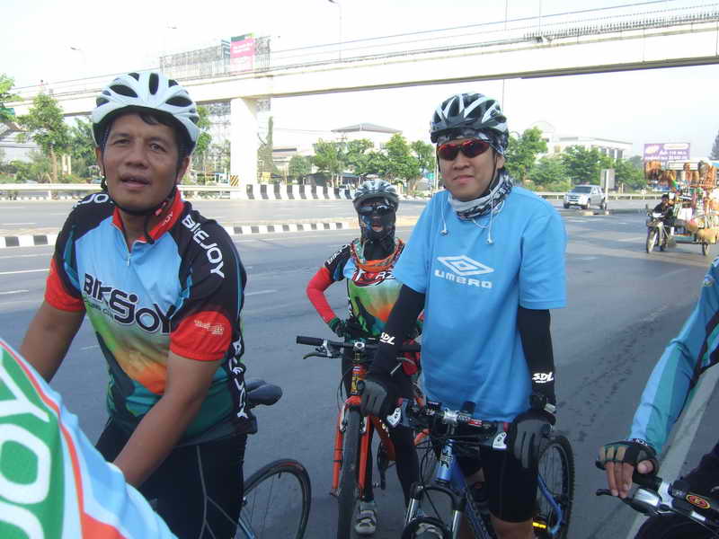 เสื้อสีฟ้าค่ะ