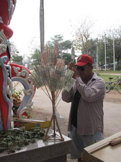 ร่วมกองบุญก่อนนะ.jpg