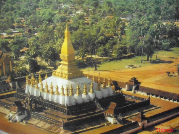 สภาพทางถนนในอดีตเมื่อ ๒๕ ปีก่อน ยังไม่ปูลาดยางมะตอยทำถนนเลย