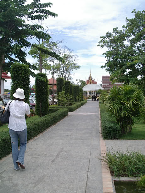 บริเวณวัดโบสถ์ที่ติดกับแม่น้ำเจ้าพระยา
