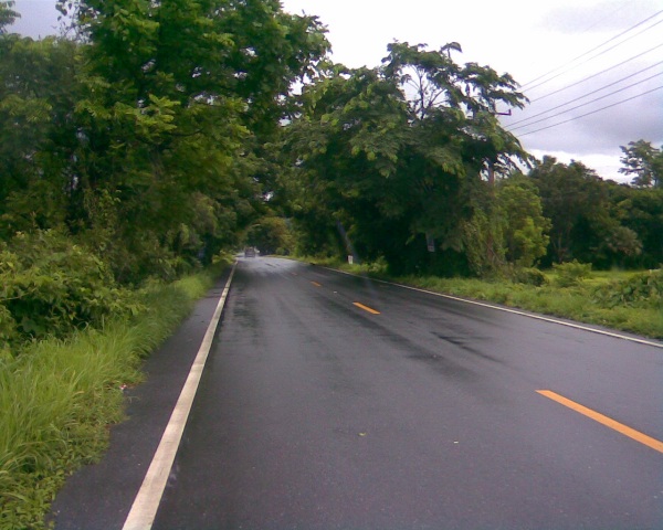 เส้นทางฉ่ำฝน...ตรูดแฉะไปตลอดทาง