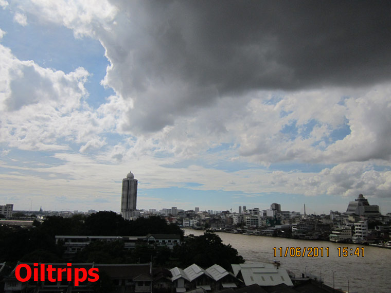 บังเอิญเห็นหัวจรวดเมฆพุ่งไปยังตึกโดม เลยถ่ายส่งไปชมรมคนรักมวลเมฆ