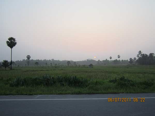 อยากให้เห็นดวงอาทิตย์เช้านี้สวยมาก แต่ฝีมือการถ่ายรูปใช้ไม่ได้เลย