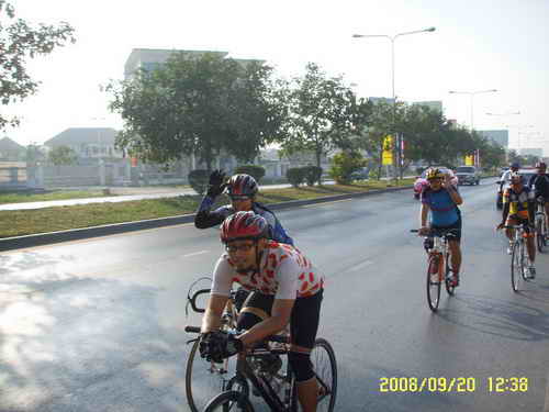 ปั่นด้วยกันแบบสบายๆก่อนแยกกันสู่จุดหมาย