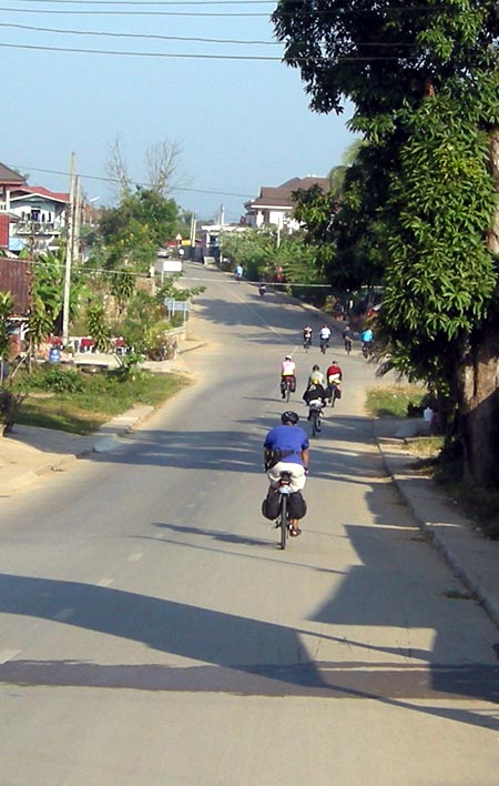 ระหว่างทางปั่นไปที่จุดจอดเรือใหญ่