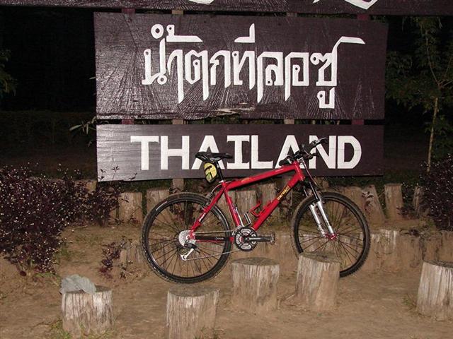 ทีลอซู น้ำตกที่ยิ่งใหญ่