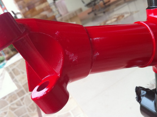 ด้วยความใจร้อน รีบทำ สียังไม่แห้งเลยเป็นรอย - -" <br />เดี๋ยวรอสีแห้งขัดนิดหน่อยแล้วค่อยพ่นสีแดงอีกที