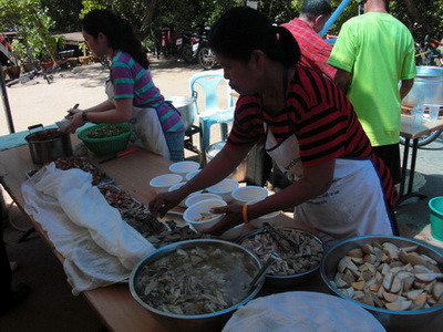 อาหารเที่ยง  "ก๋วยจับ อร่อยที่สุดในโลก"