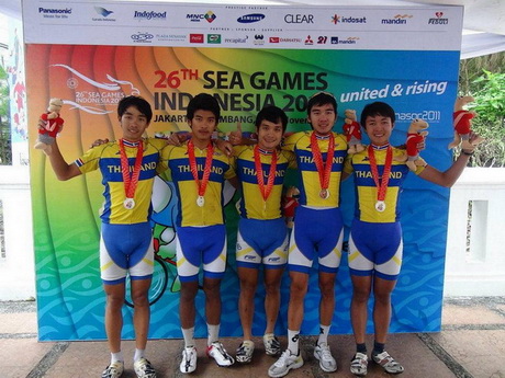 5 หนุ่มทีมชาติไทย.jpg
