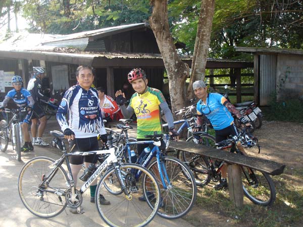 3เสือเฒ่าแอ็คชั่น.jpg