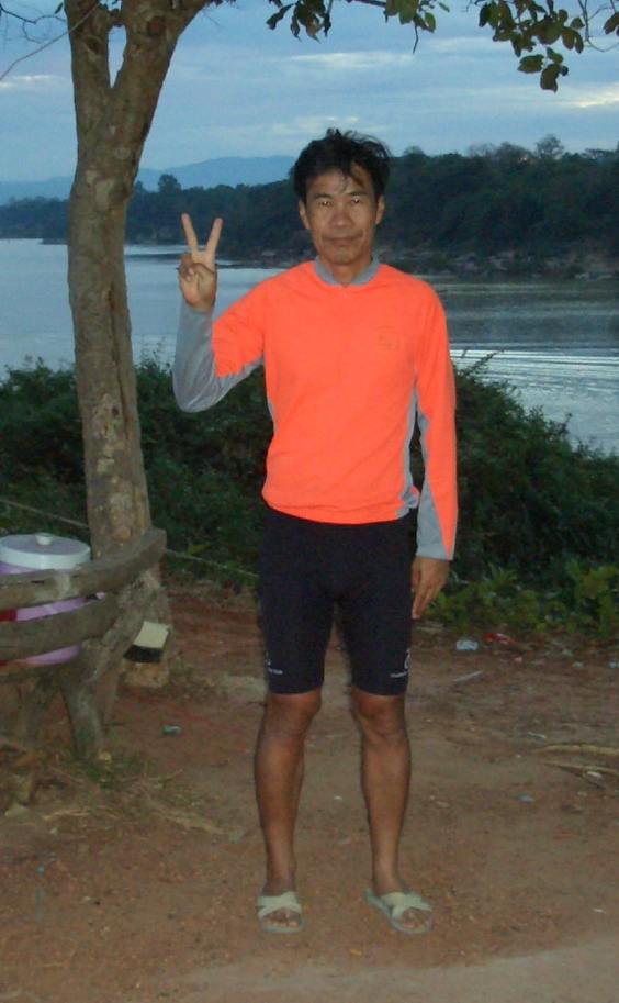 หน้าตาดูไม่จืด หนวดเครา 8 วันรกรุงรัง ผมก็ไม่หวี เพราะไม่ได้เอาไป