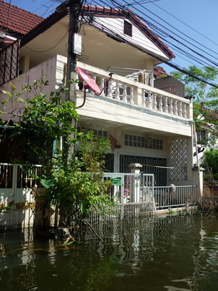 หน้าบ้านยังเป็นคลอง