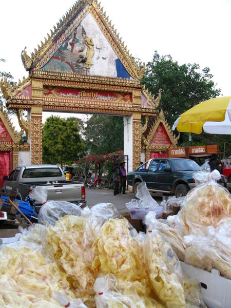 จอดรถซื้อเสบียงก่อนครับ.