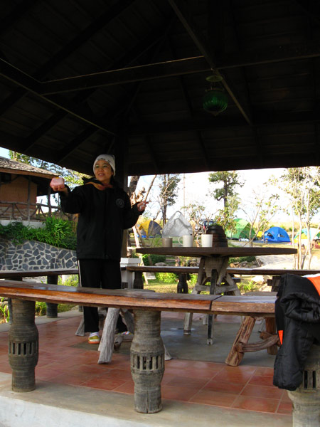 มีบริการอาหารเช้าแบบถึงท่าเรือเลยใครพายเหนื่อยก็ขึ้นมากินก่อน