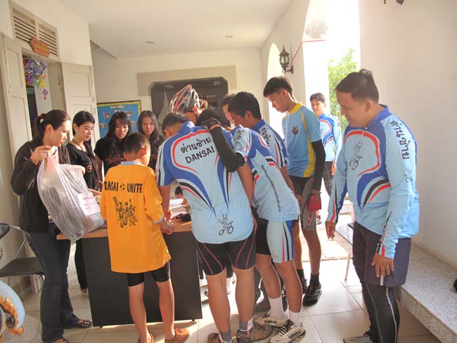 ทีมจักรยานด่านซ้ายสนับสนุน.jpg