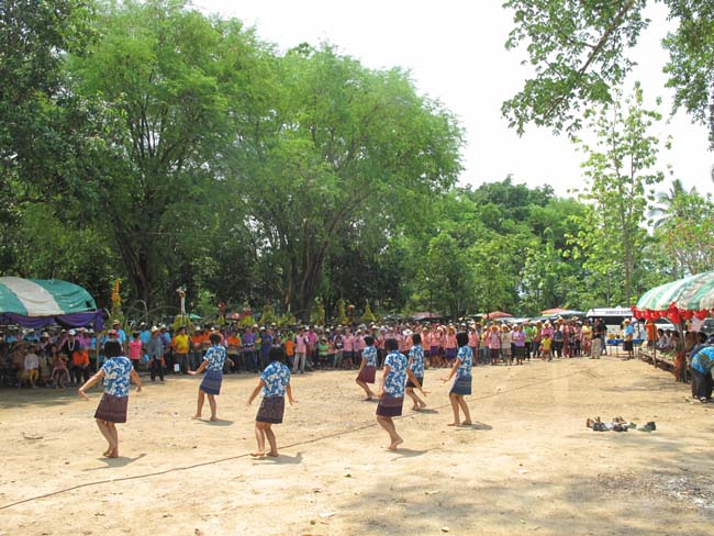 ขบวนรำ1.jpg