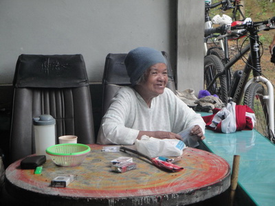 อายุ74 ปี แล้วเป็นผู้บังเกิดเกล้ประธาน ผีมือเยื่อม