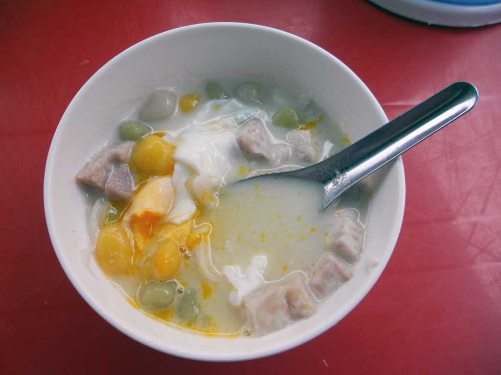 บัวลอยไข่หวาน ที่ ตลาดเย็น อ.วังน้ำเย็น