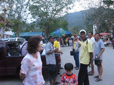 เริ่มด้วยกองเชียร์รุ่นเล็ก รุ่นใหญ่