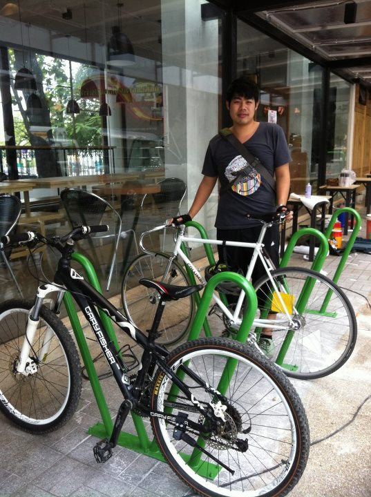 ตัวอย่าง ราวล็อคจักรยานของร้าน คาเฟ่ เวลโลโดม